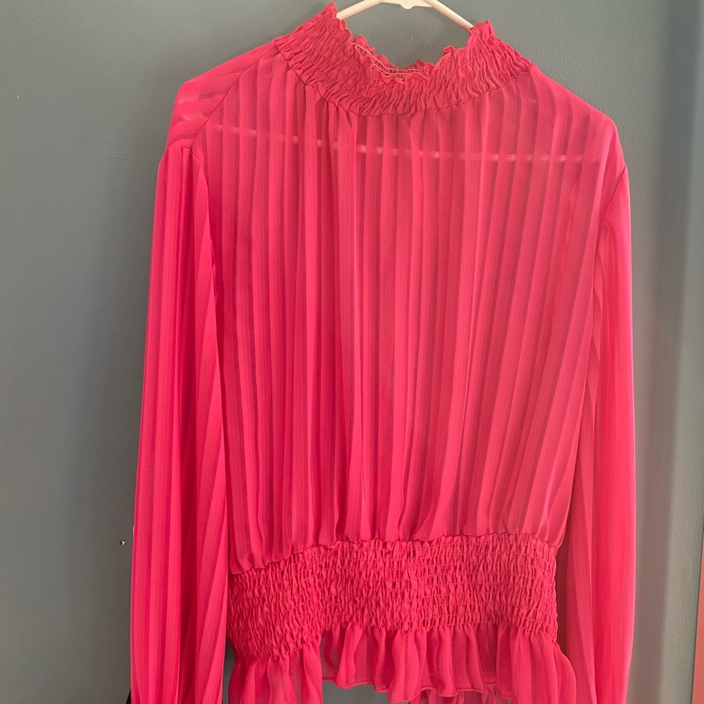 NWOT. Fashion Nova pink top in a size 2X.